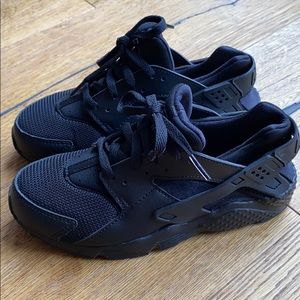 Boys Size 1.5 Nike Sneakers